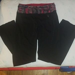 Reversible yoga pants